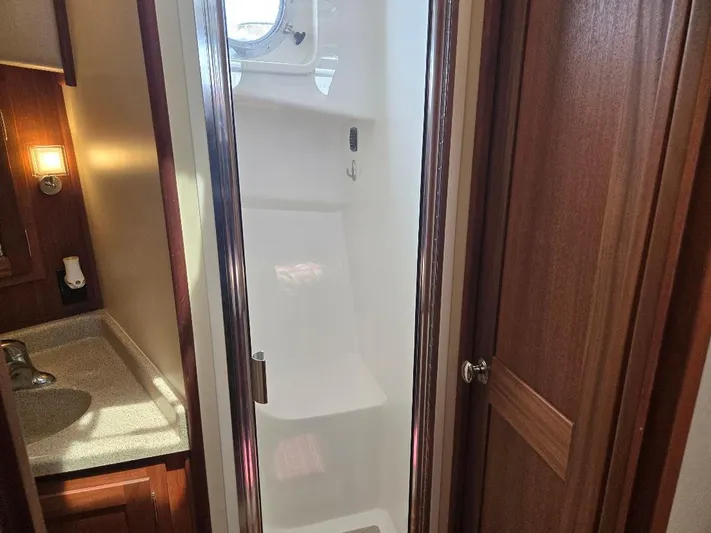 Chinook Yacht Photos Pics 