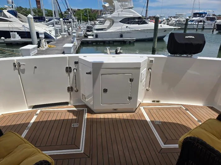 Chinook Yacht Photos Pics 