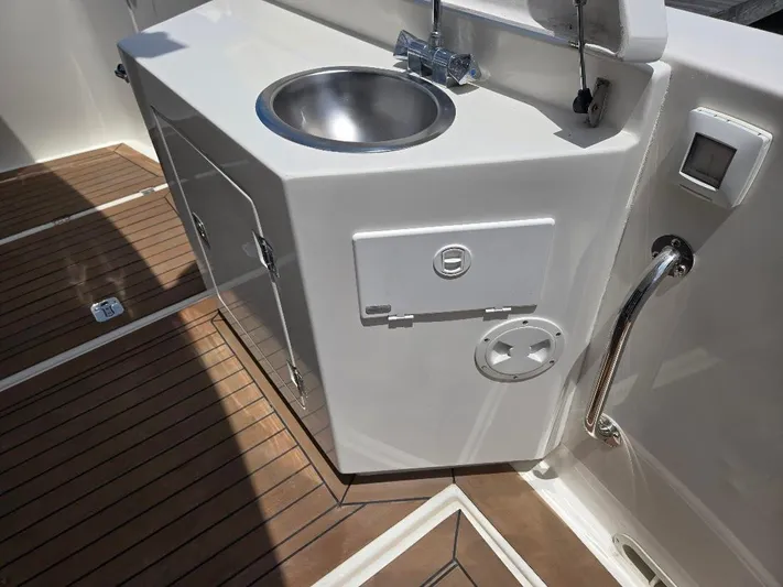 Chinook Yacht Photos Pics 