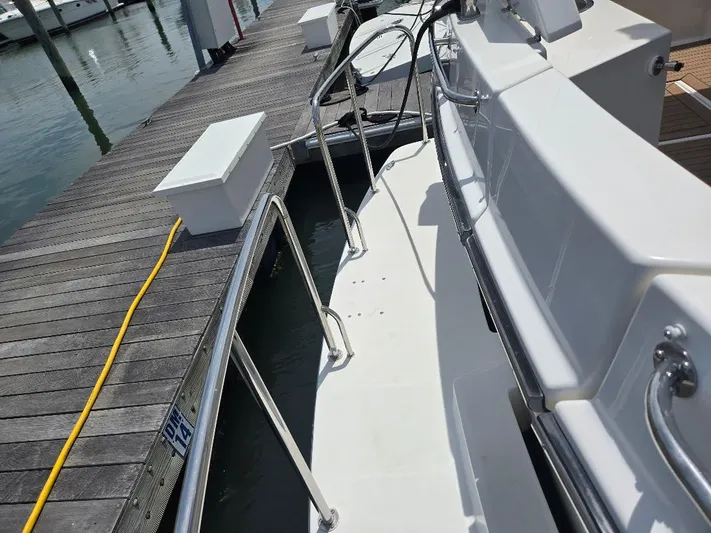 Chinook Yacht Photos Pics 