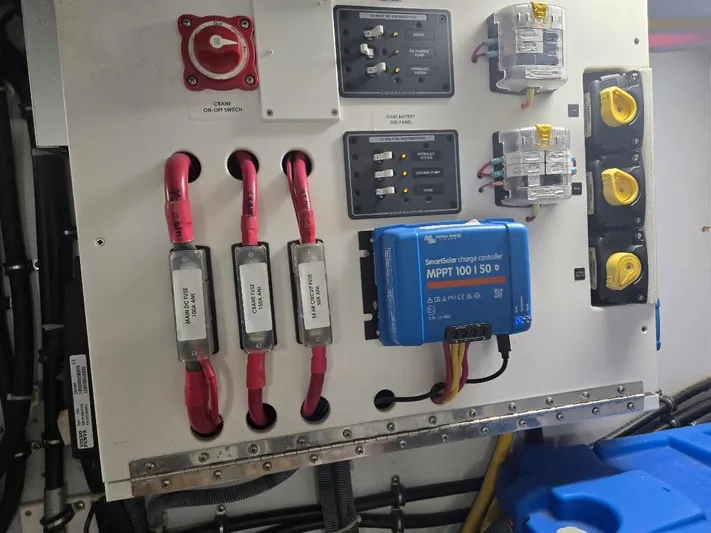 Chinook Yacht Photos Pics 