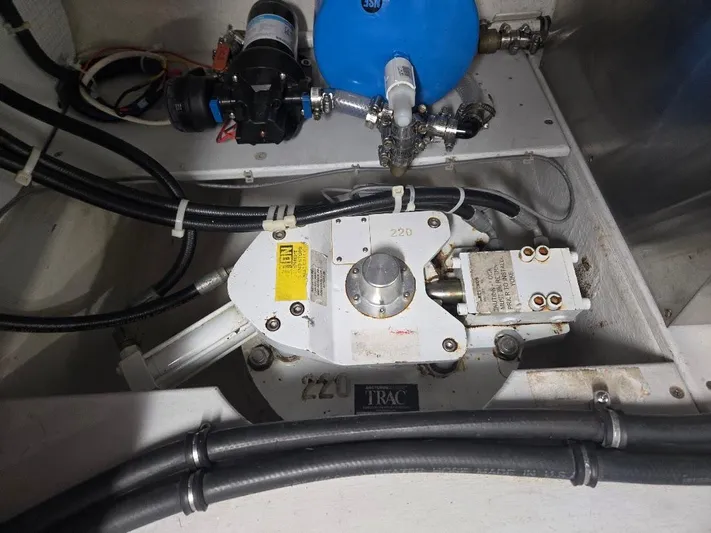 Chinook Yacht Photos Pics 