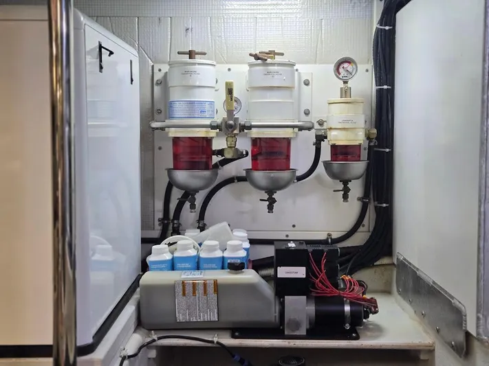 Chinook Yacht Photos Pics 