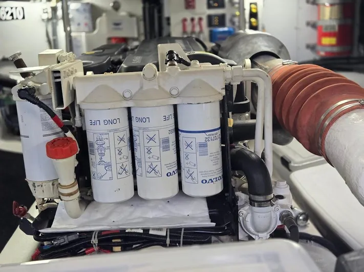 Chinook Yacht Photos Pics 