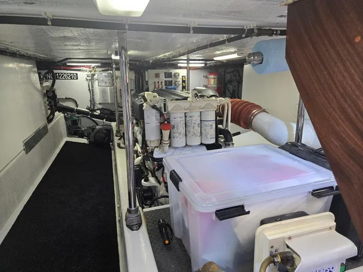 Chinook Yacht Photos Pics 