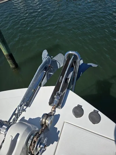 Chinook Yacht Photos Pics 