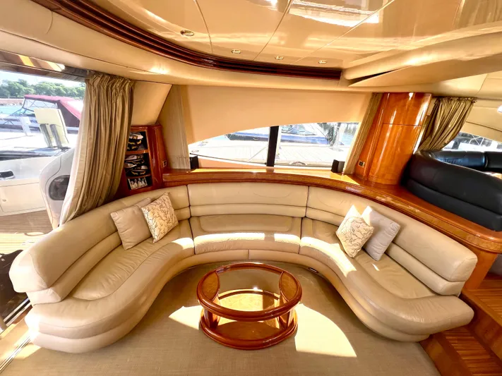 Jbys Trade Yacht Photos Pics Salon Port Side