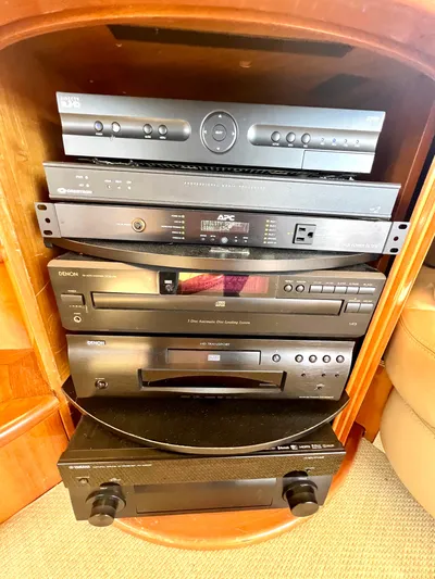 Jbys Trade Yacht Photos Pics Audio Equipment