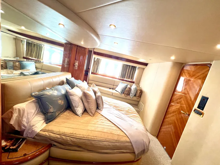 Jbys Trade Yacht Photos Pics Master StateRoom - Port Side