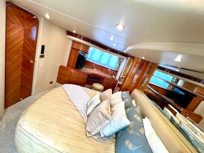 Jbys Trade Yacht Photos Pics Master StateRoom - Strb. Side
