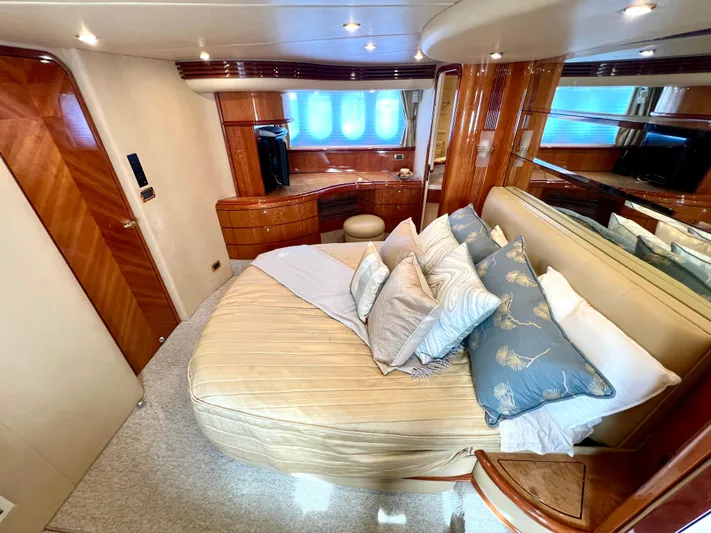 Jbys Trade Yacht Photos Pics Master StateRoom - Strb. Side