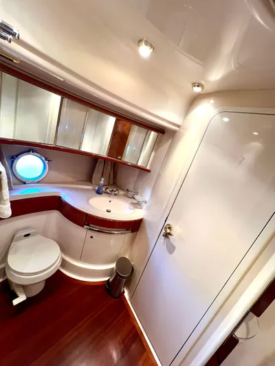 Jbys Trade Yacht Photos Pics Guest Head