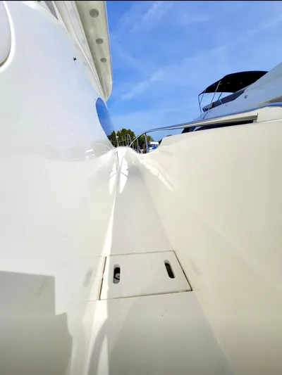 Jbys Trade Yacht Photos Pics Exterior Decks - Side WalkWays