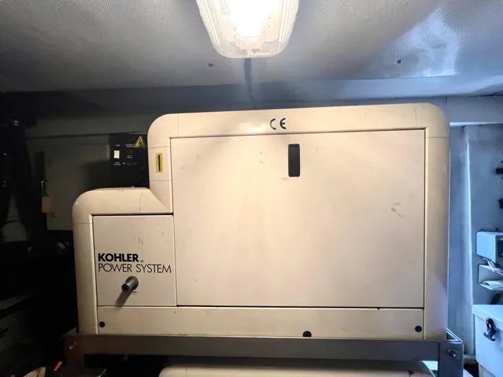 Jbys Trade Yacht Photos Pics Kohler 21EOZD Generator - Upper