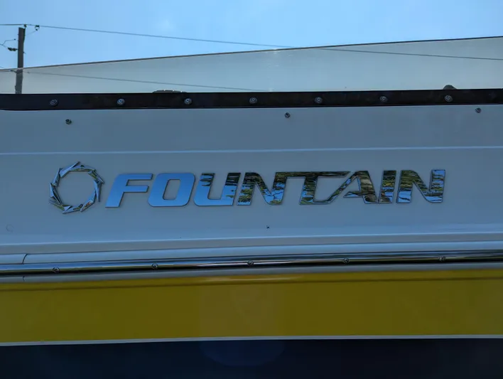  Yacht Photos Pics Fountain 42 boat logo, 2006 model, displayed on a yellow and white surface.