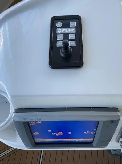  Yacht Photos Pics Control panel and display on a 1999 Carver 456 Aft Cabin Motor Yacht.