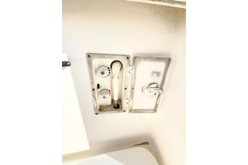 Steel Dreamin Yacht Photos Pics 2004 Silverton 48 Convertible boat control panel with dials and handle.