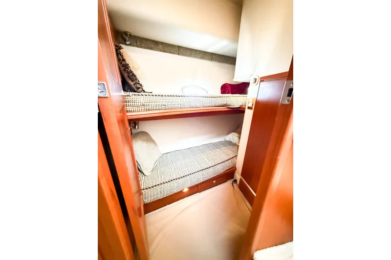 Steel Dreamin Yacht Photos Pics 2004 Silverton 48 Convertible yacht interior with cozy bunk beds and wooden finish.