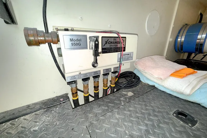 Steel Dreamin Yacht Photos Pics Oil X-Change System in 2004 Silverton 48 Convertible engine room, Model 950G.