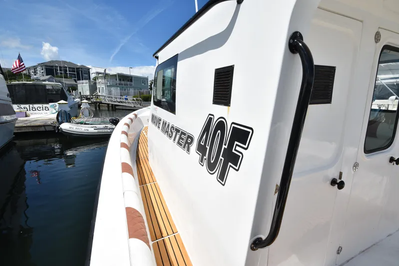 Wave Master Yacht Photos Pics 