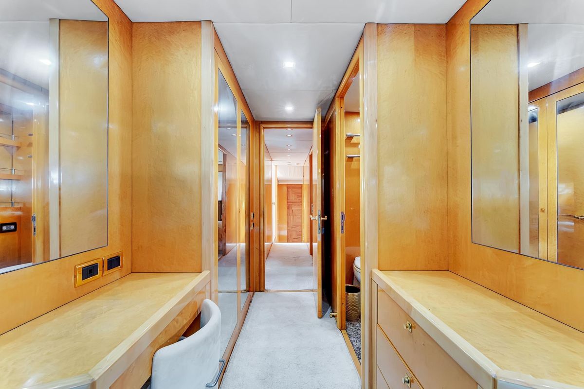 2007 Sunseeker 108 