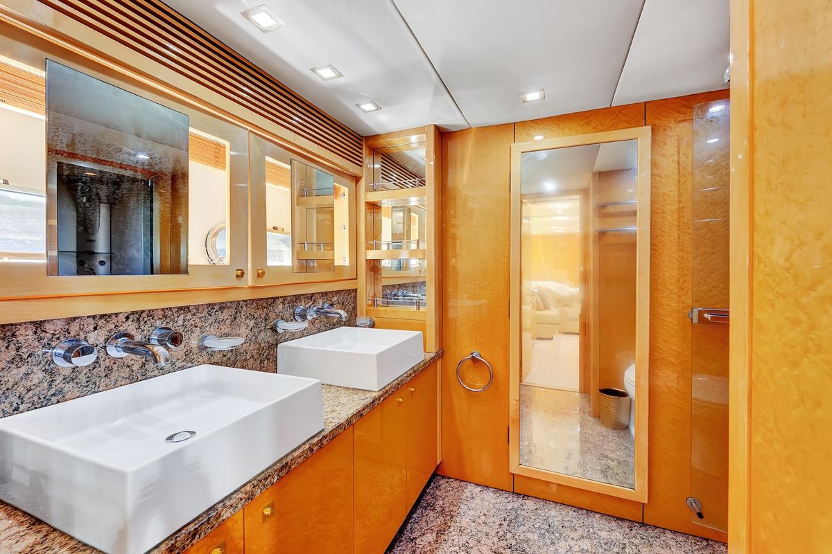 2007 Sunseeker 108 