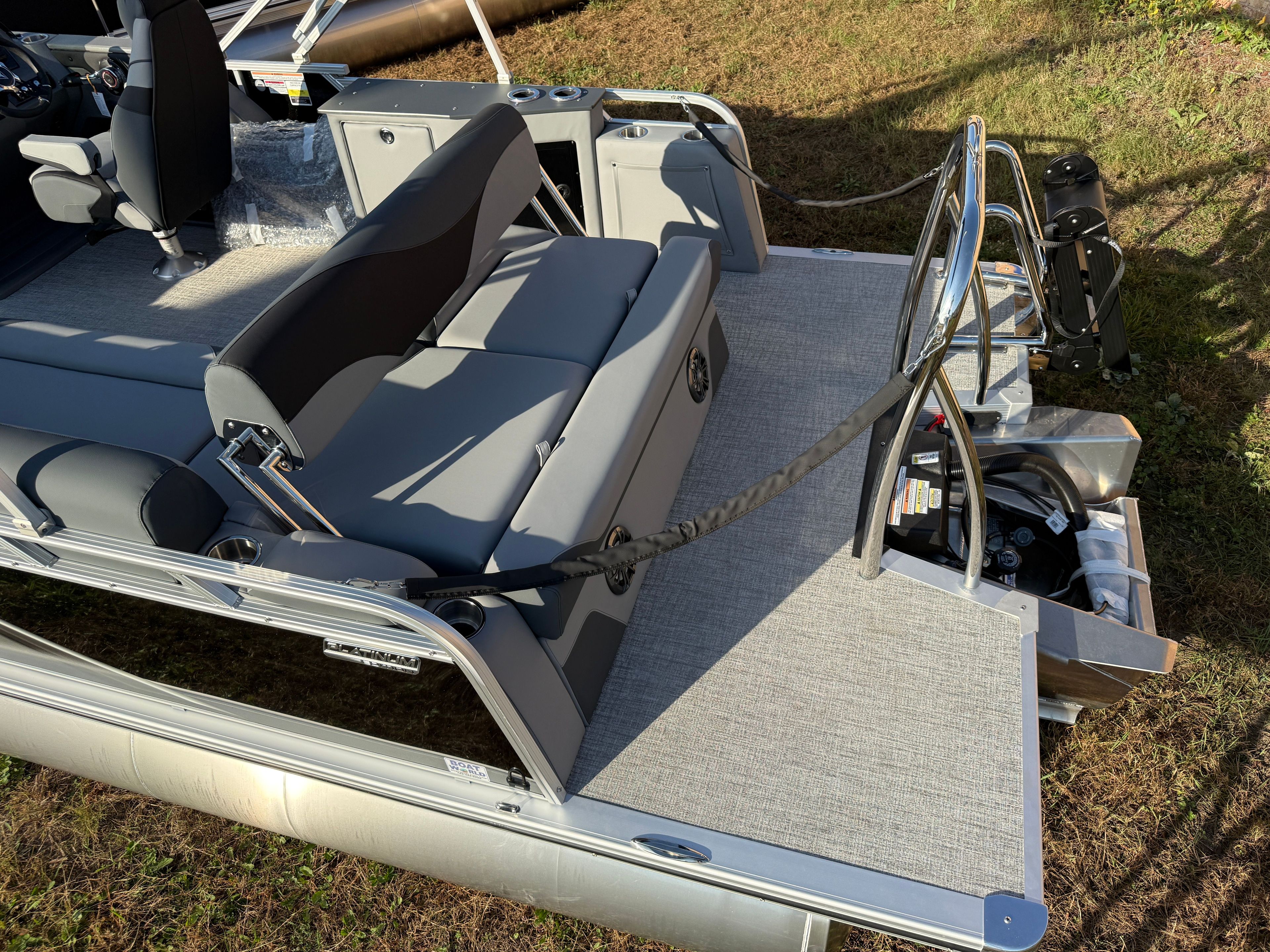 Tahoe LTZ 200HP CRB 2385 Cruise Rear Bench Tritoon