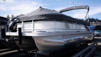 2023 Bennington L 24 Stern Lounge