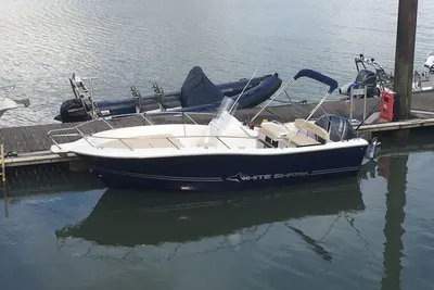 2016 White Shark 226