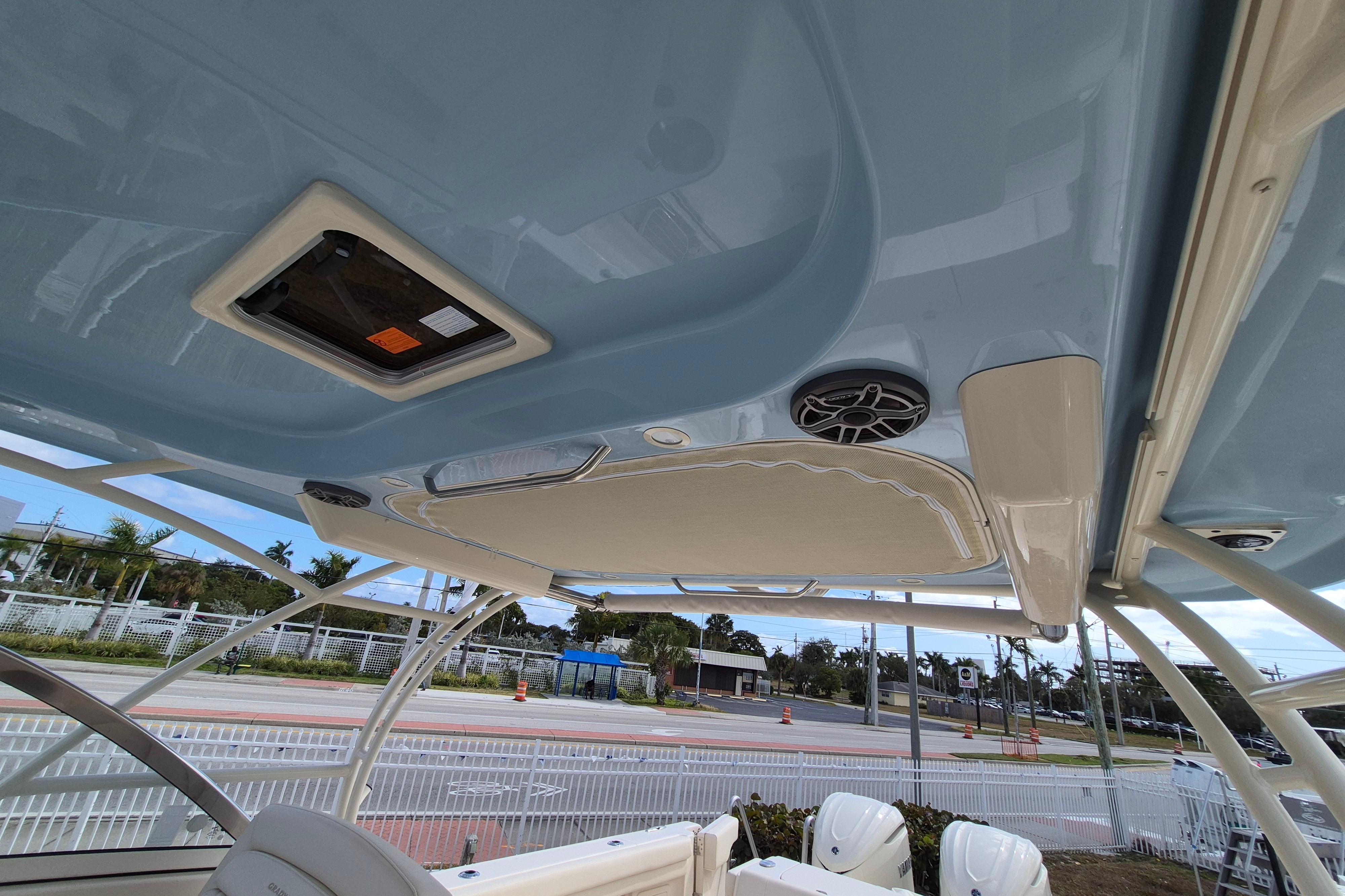 2026 Grady-White Freedom 307 - Image 10