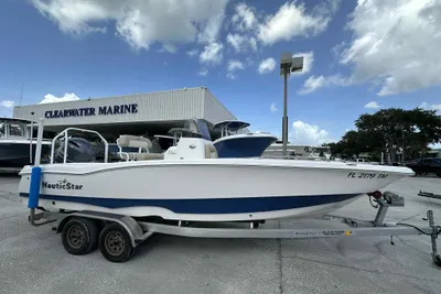 NauticStar 231 Hybrid