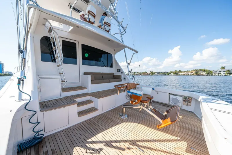 Running Over Yacht Photos Pics 2006 Viking 68 Convertible yacht deck with fishing chair, ocean view, and clear sky.
