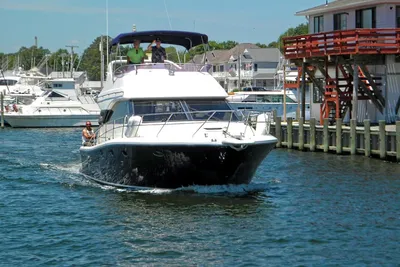 Uniesse Flybridge 48