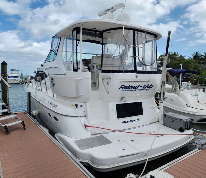 2001 Cruisers Yachts 4450 Express Motoryacht