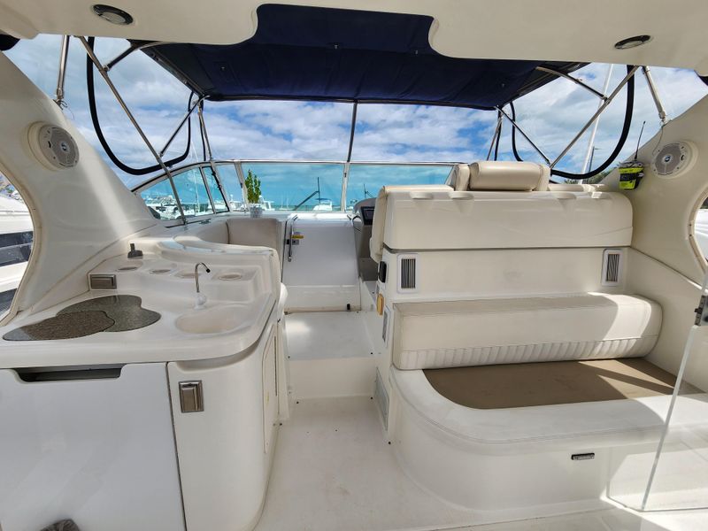 2001 Cruisers Yachts 4450 Express Motoryacht