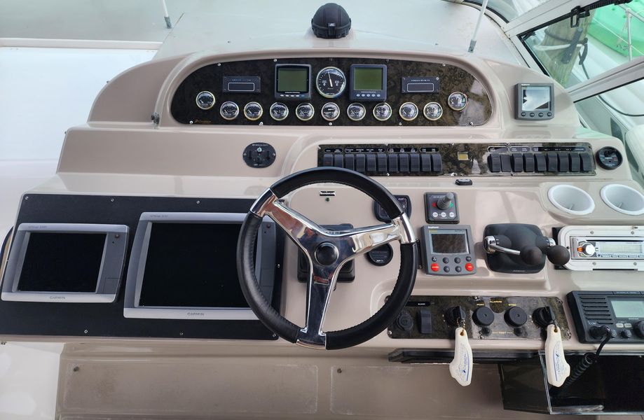 2001 Cruisers Yachts 4450 Express Motoryacht