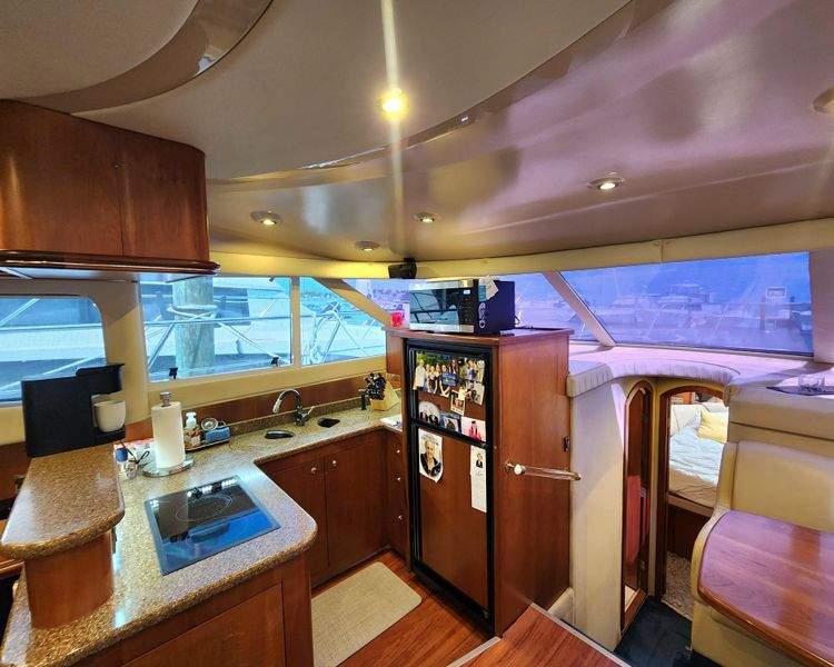 2001 Cruisers Yachts 4450 Express Motoryacht