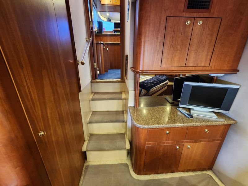 2001 Cruisers Yachts 4450 Express Motoryacht