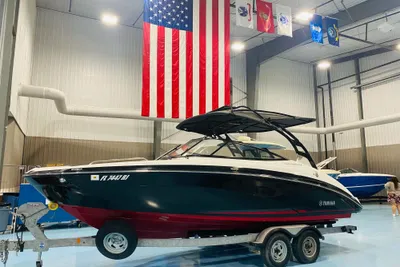 Yamaha Boats 242 LTD S