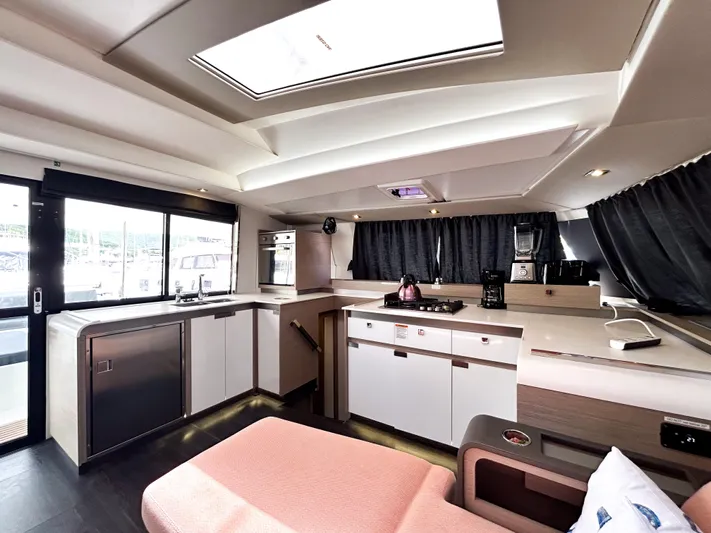 Detour Yacht Photos Pics 