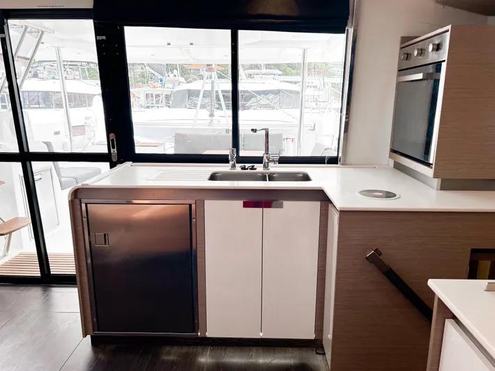 Detour Yacht Photos Pics 