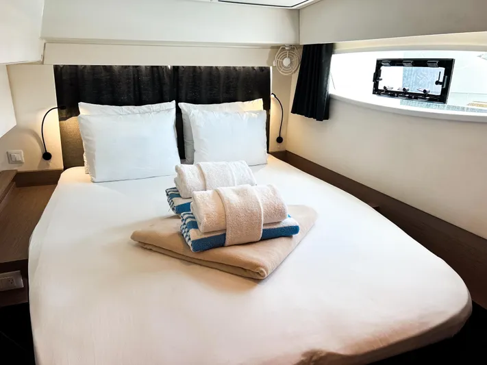 Detour Yacht Photos Pics 