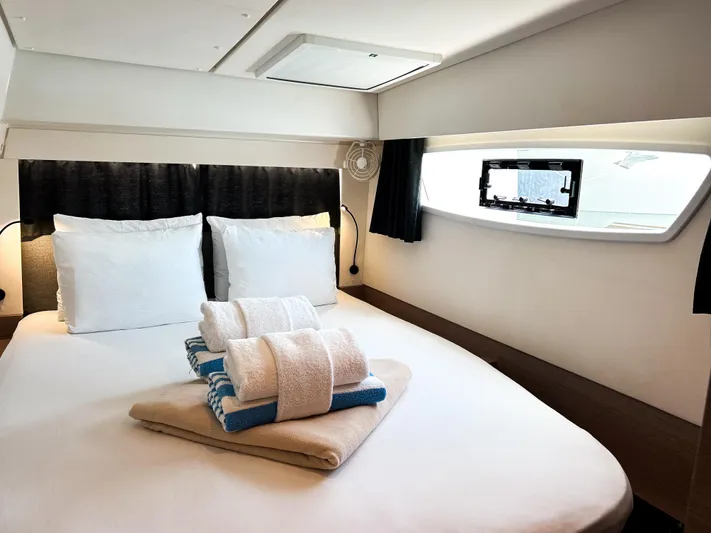 Detour Yacht Photos Pics 