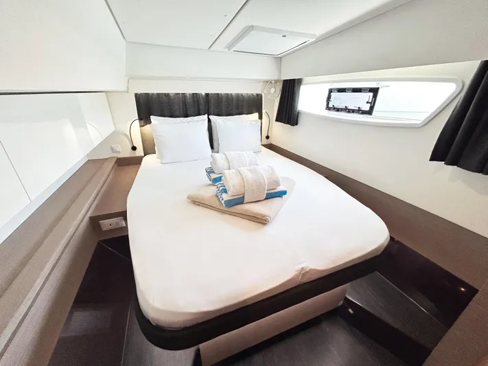 Detour Yacht Photos Pics 