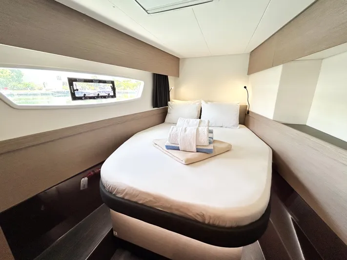 Detour Yacht Photos Pics 