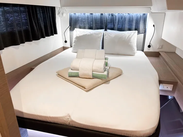 Detour Yacht Photos Pics 