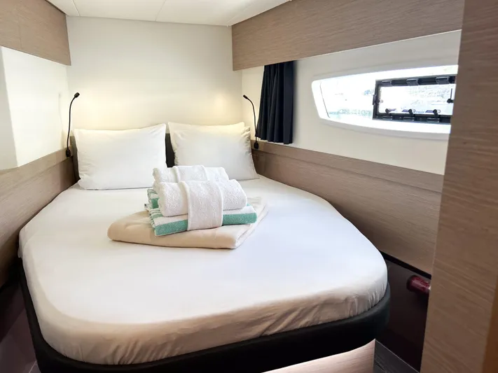 Detour Yacht Photos Pics 