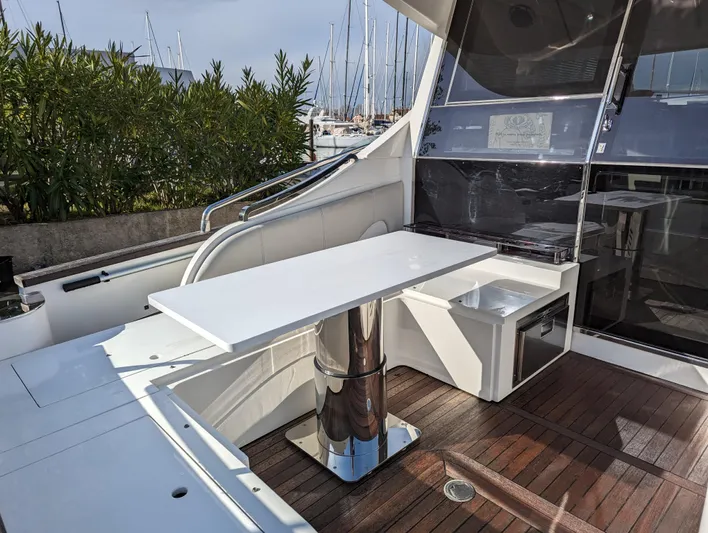 A & O Yacht Photos Pics Austin Parker 44 Sedan cockpit dinette