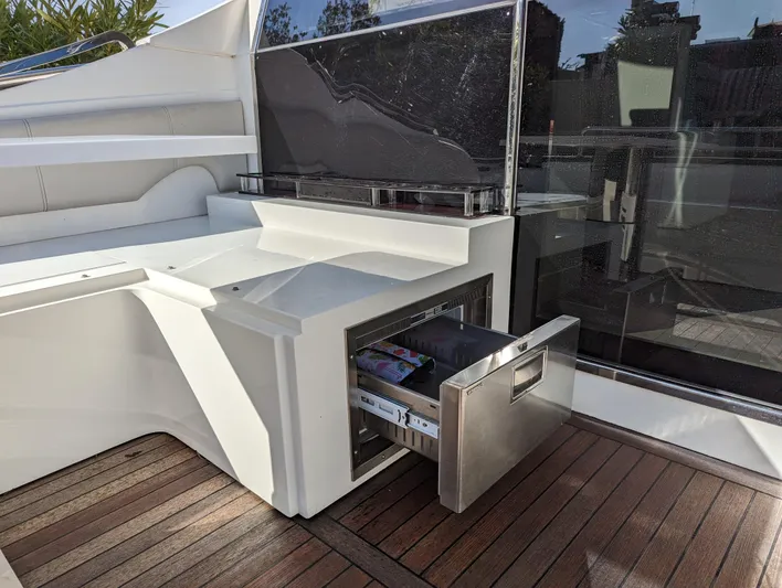 A & O Yacht Photos Pics Austin Parker 44 Sedan cockpit fridge