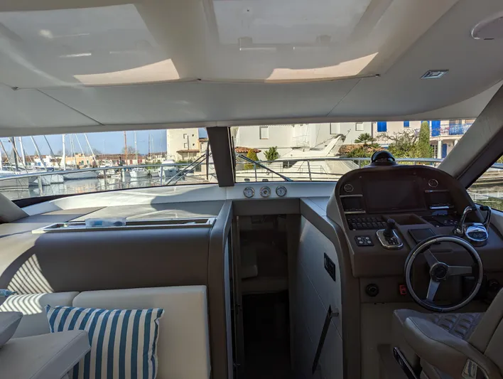 A & O Yacht Photos Pics Austin Parker 44 Sedan helm station